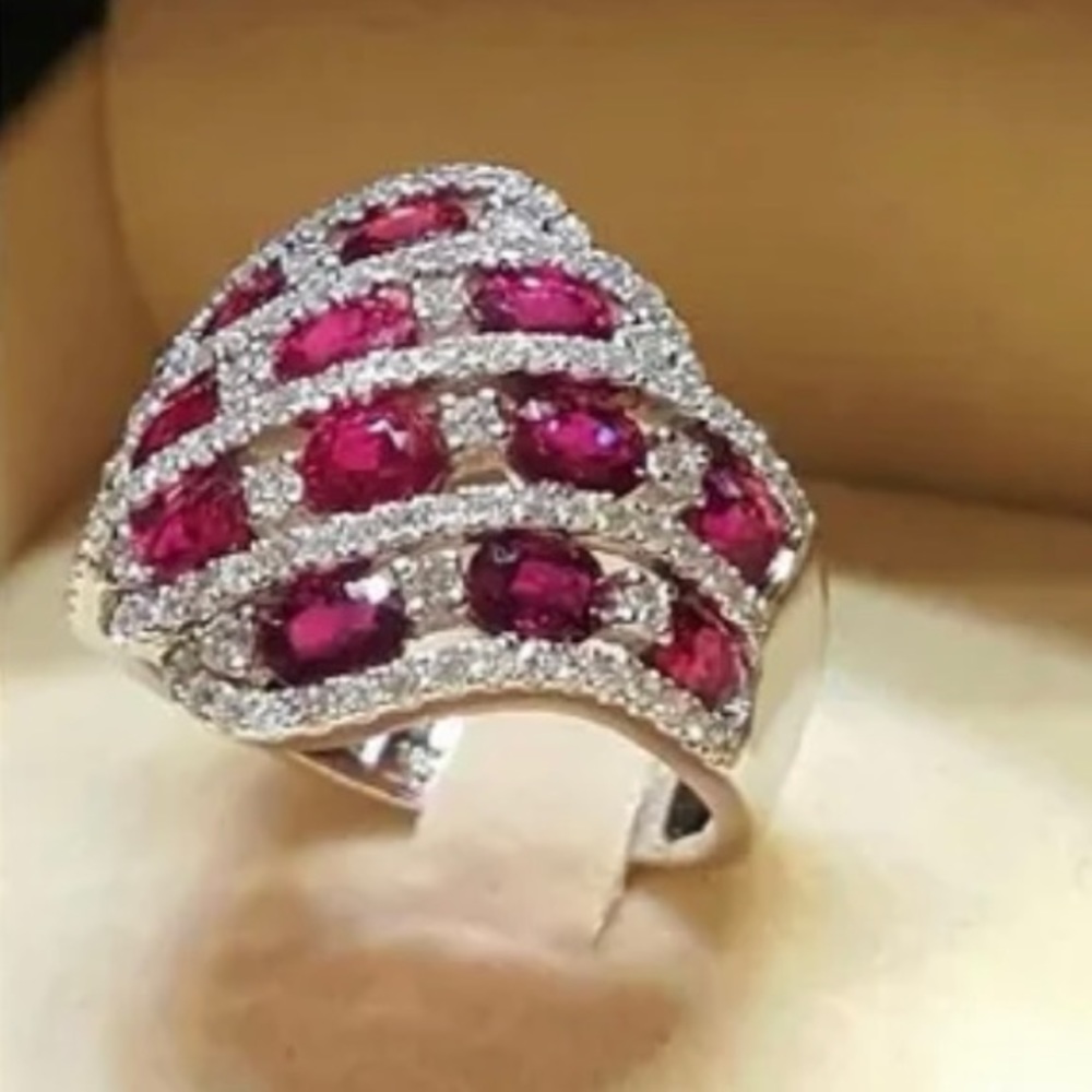 Dazzling Statement Ring - Picture 2 of 3